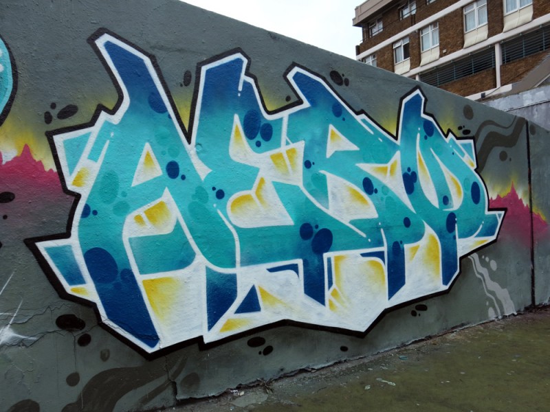 Aero and tizer paint Stockwell graffiti walls